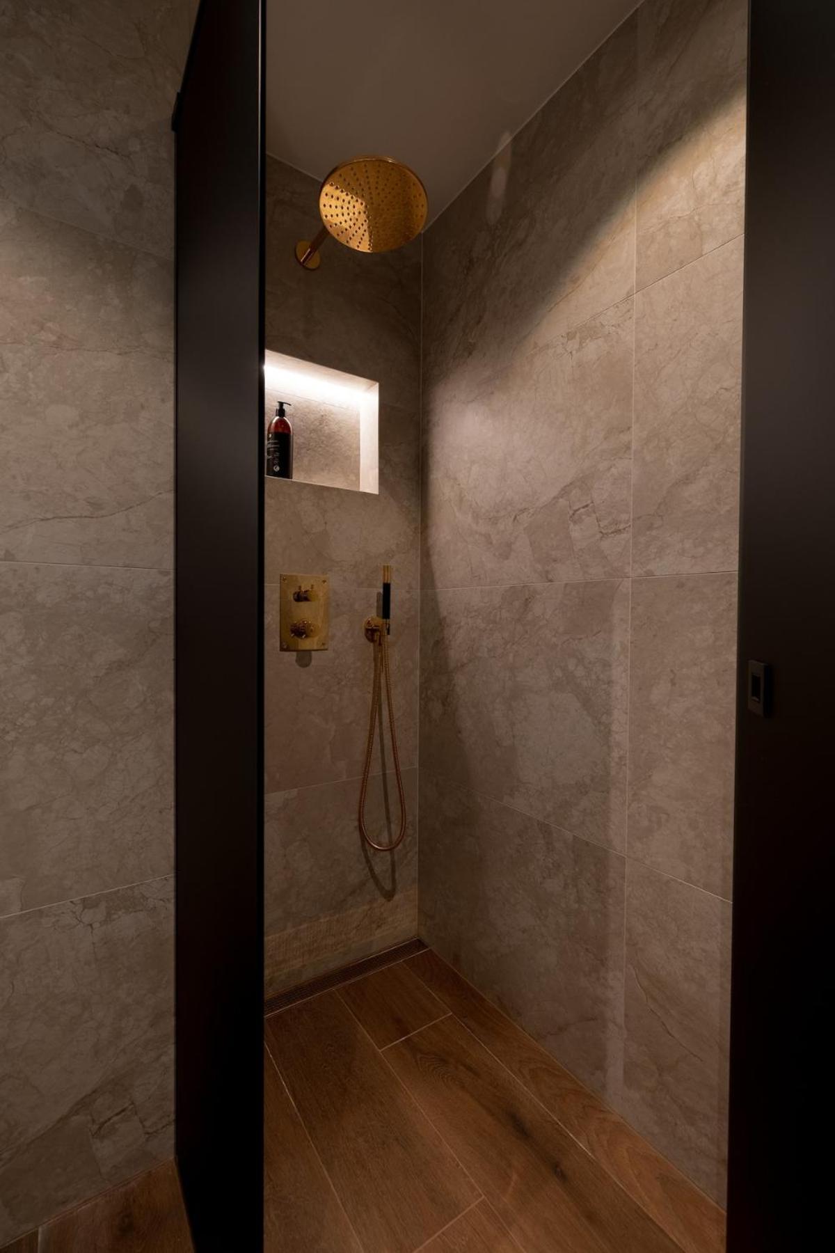 Charming 4-bed In Center Appartement *