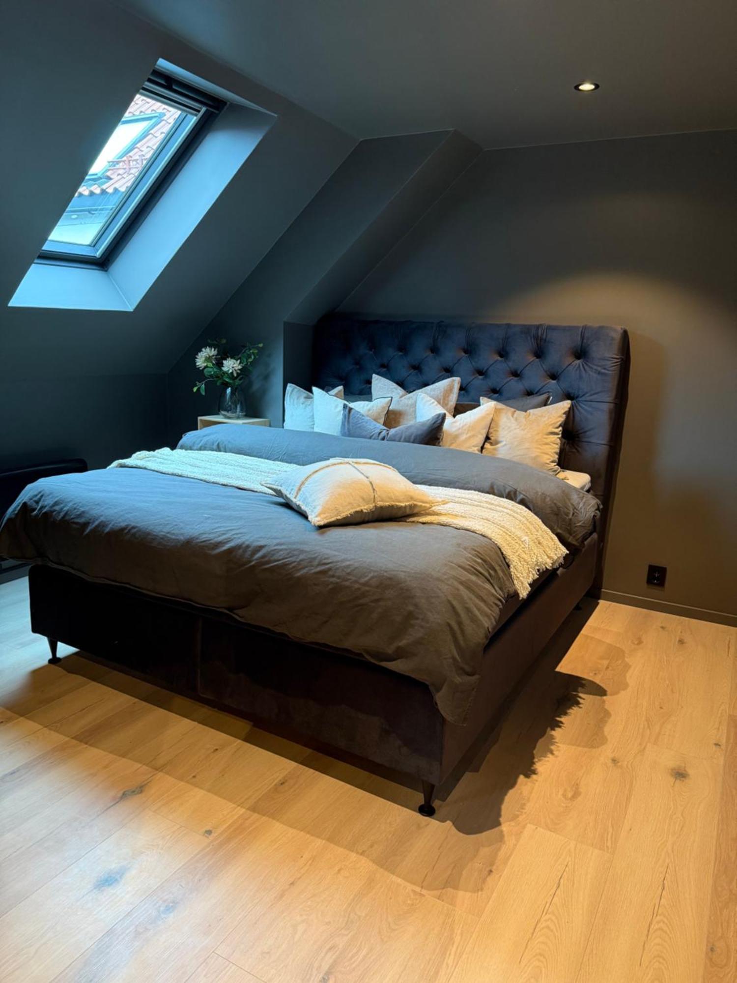 Charming 4-bed In Center Appartement